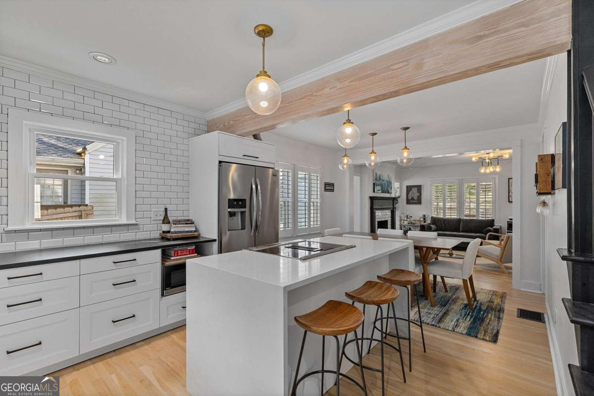 275 Rockyford Road NE