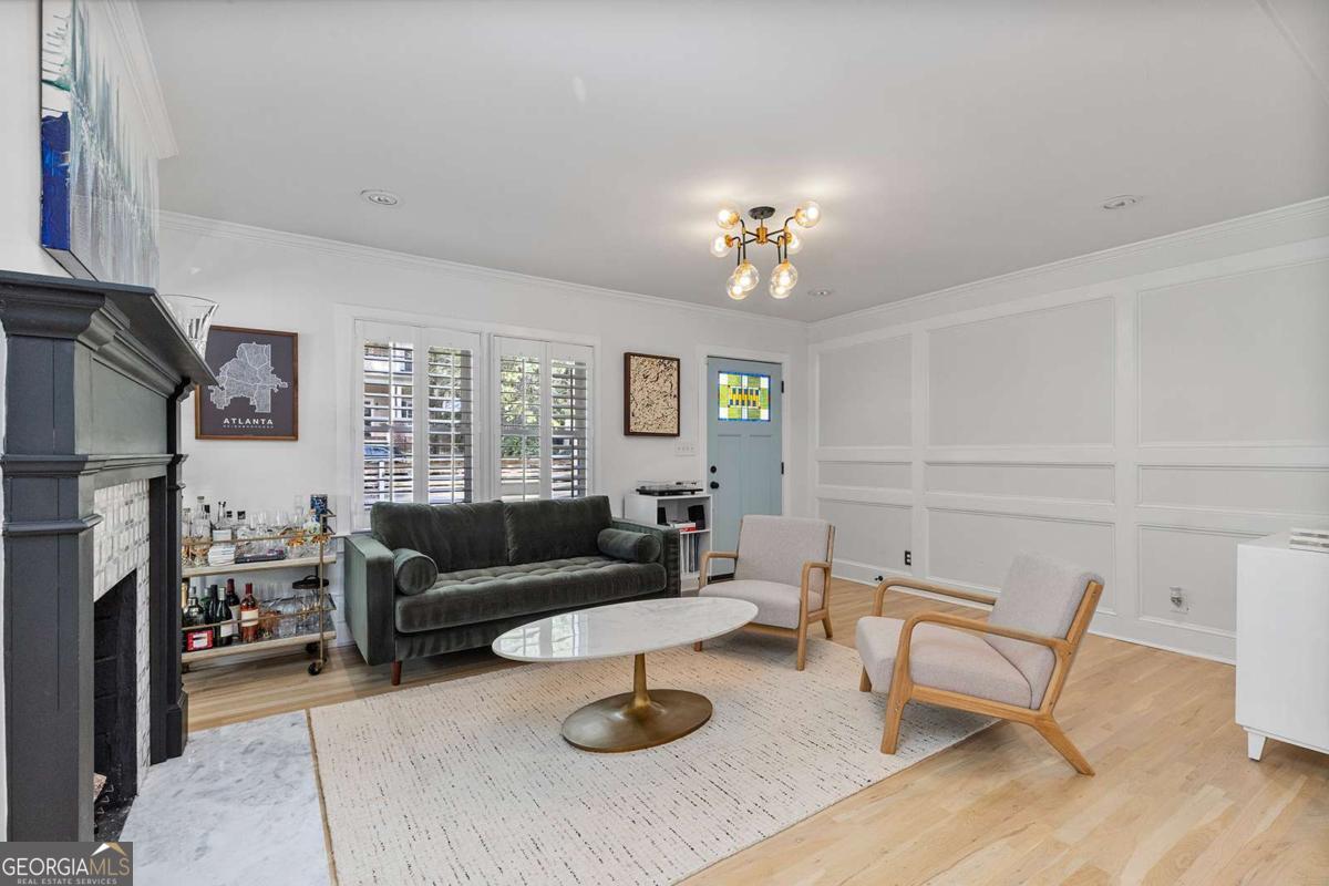 275 Rockyford Road NE