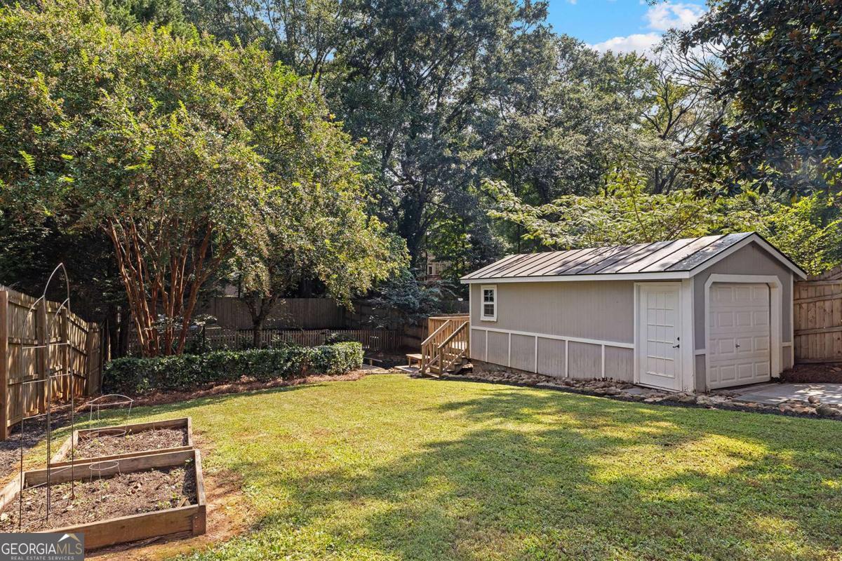 275 Rockyford Road NE