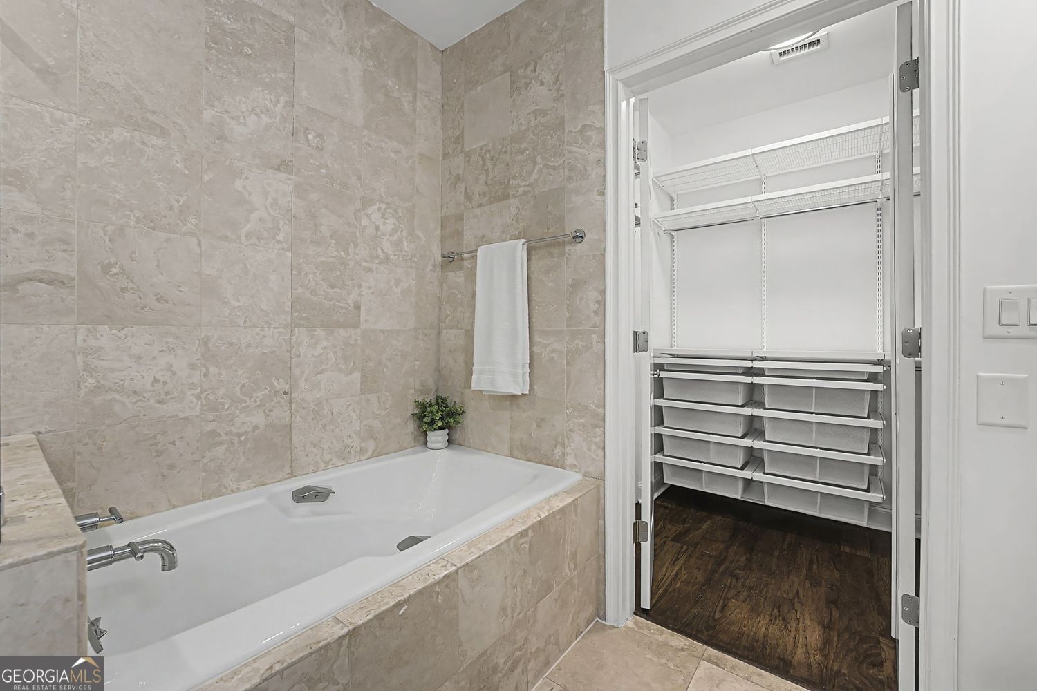 2828 Peachtree Road NW # 1704