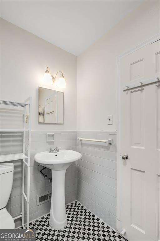 140 Rumson Road NE