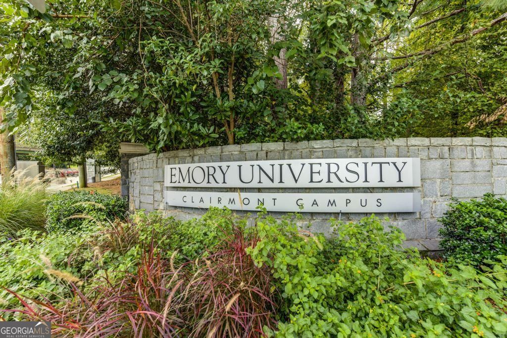 2090 Emmet Park Lane