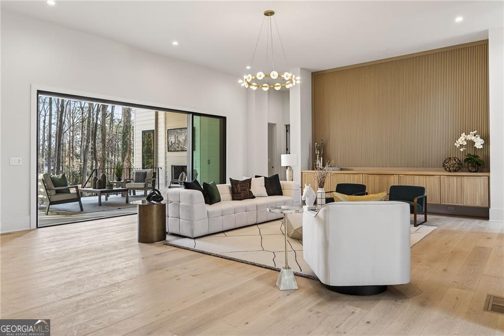 422 Hilderbrand Drive
