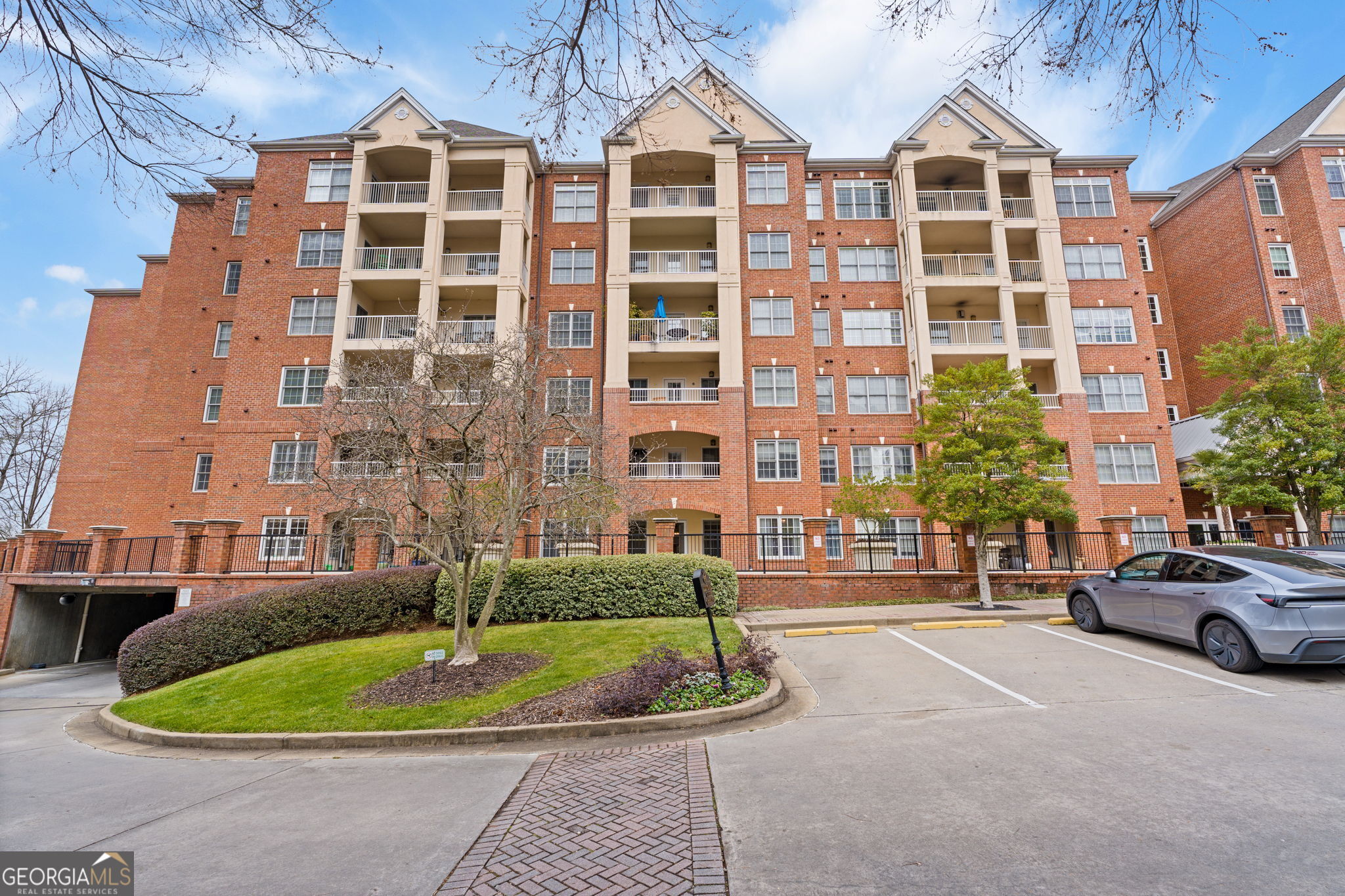 211 Colonial Homes Drive NW