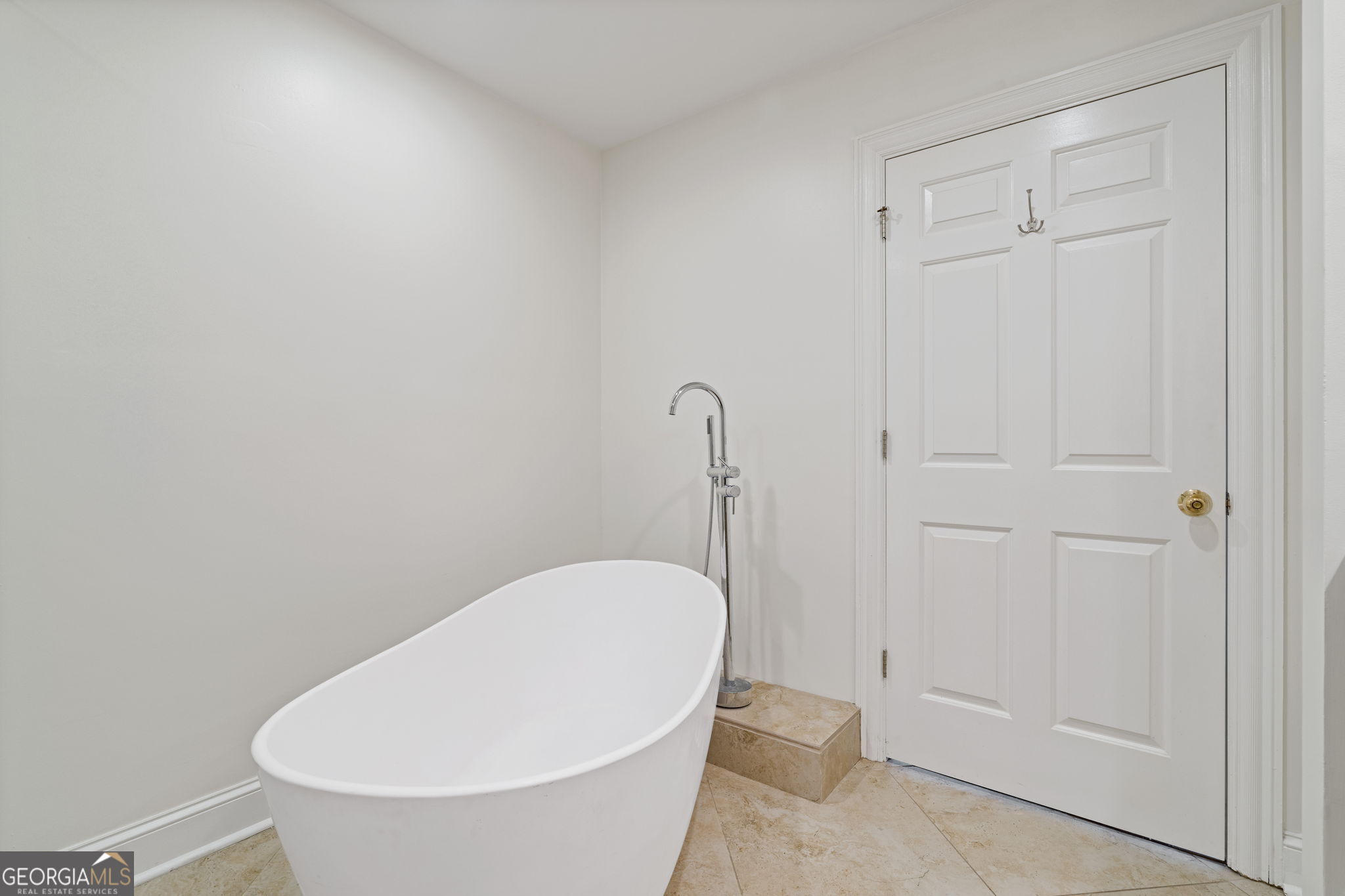 211 Colonial Homes Drive NW