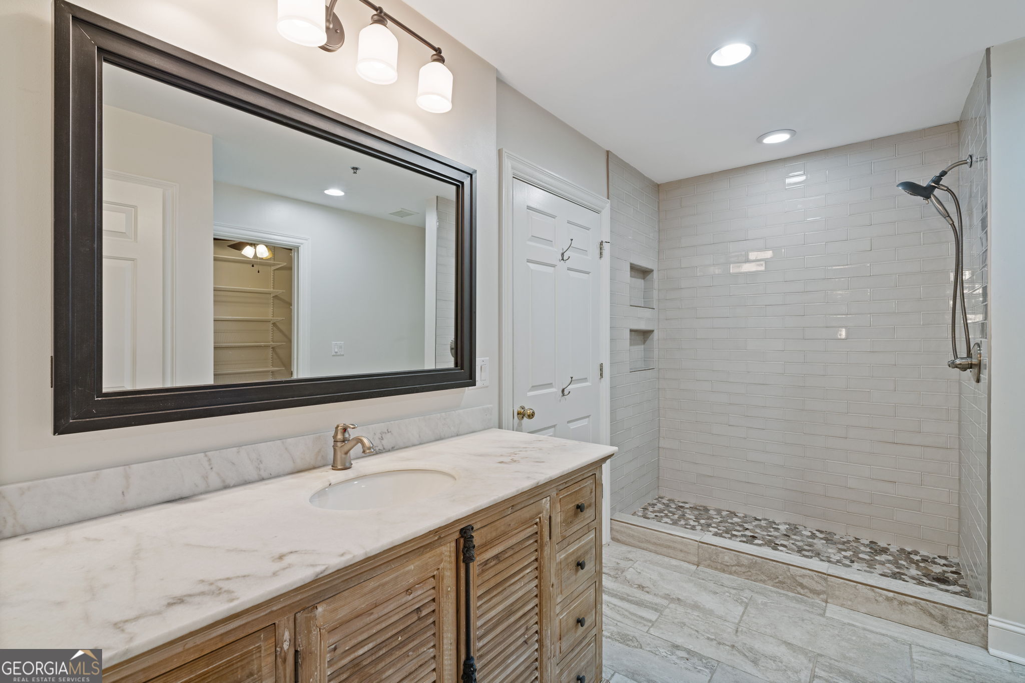 211 Colonial Homes Drive NW