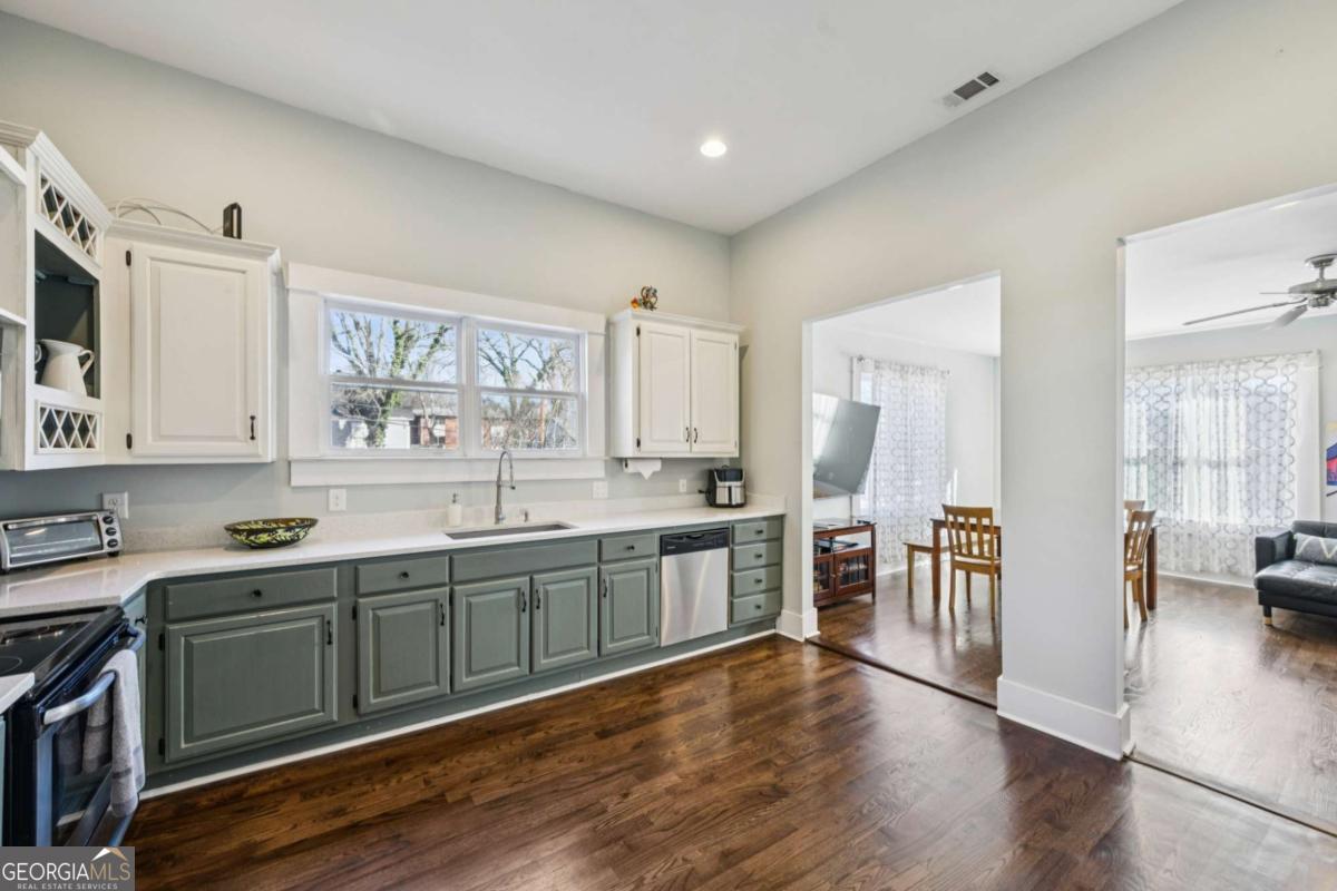 528 Holderness Street SW