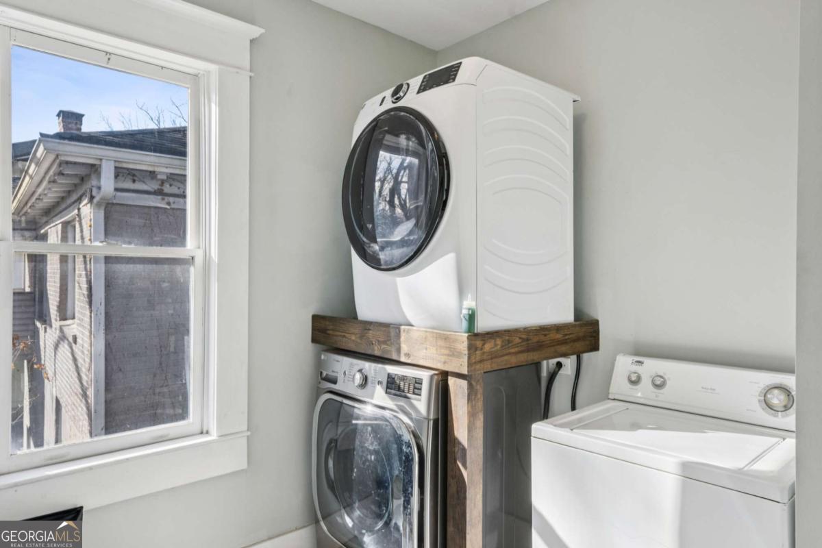 528 Holderness Street SW