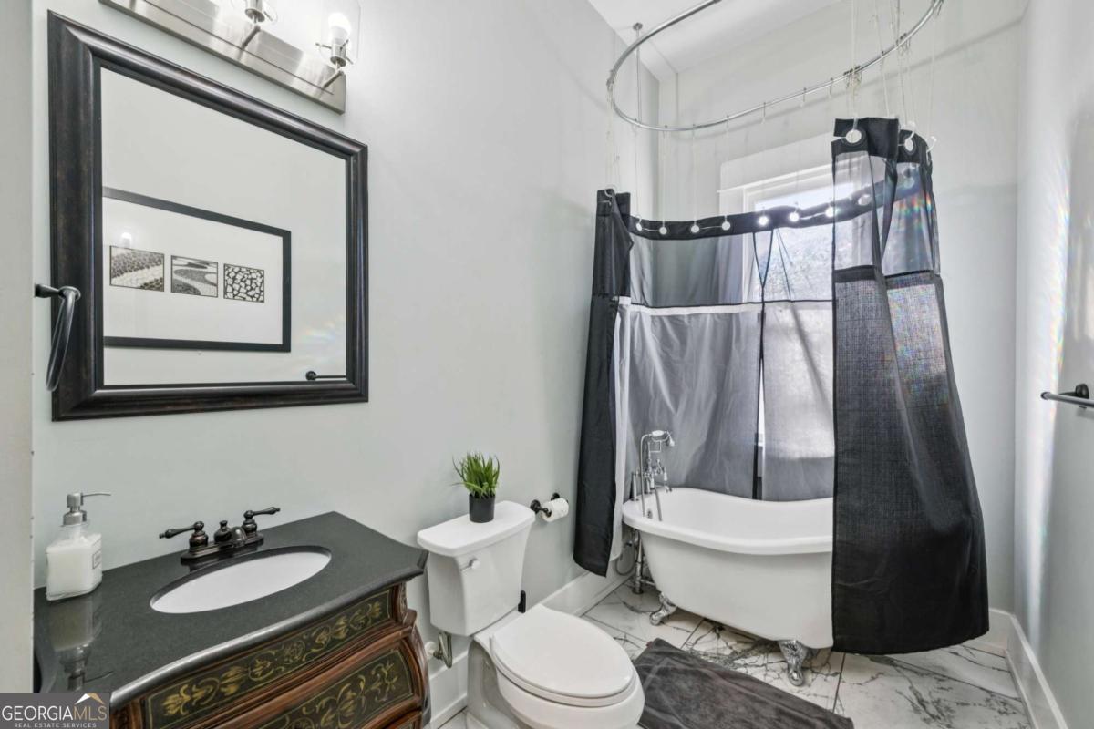 528 Holderness Street SW