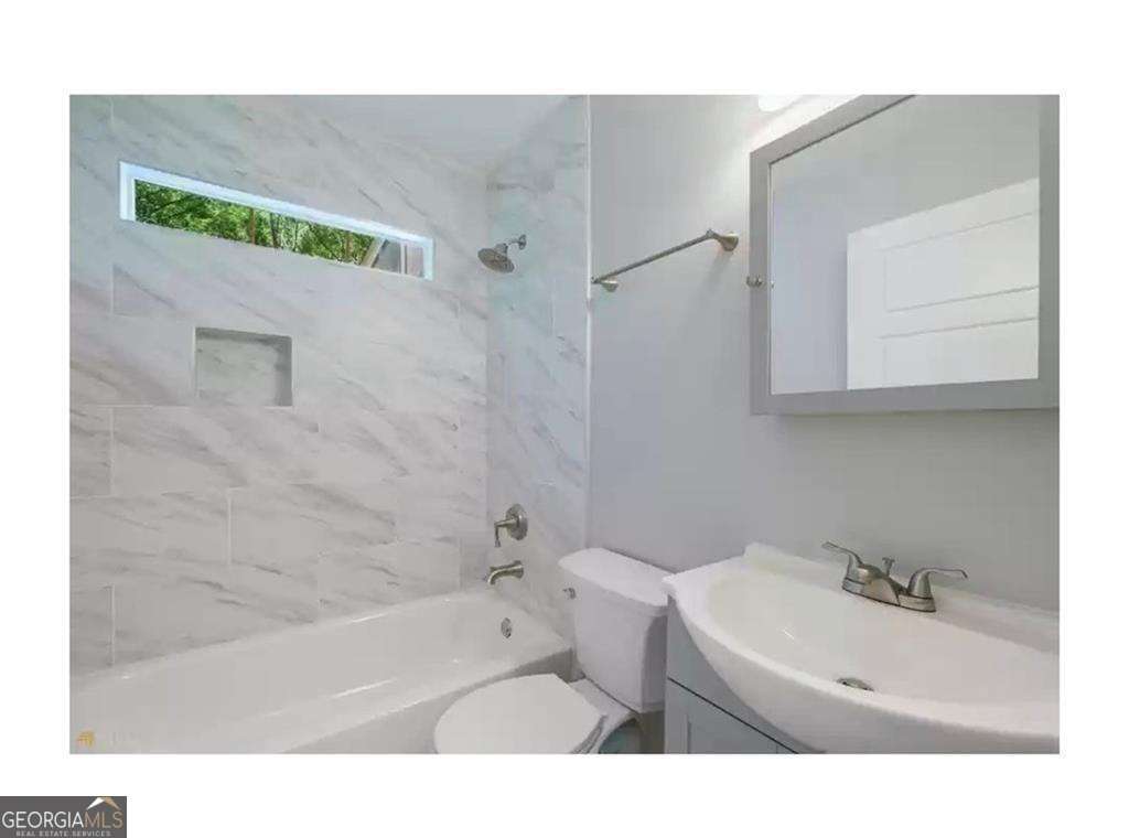 2032 North Avenue NW