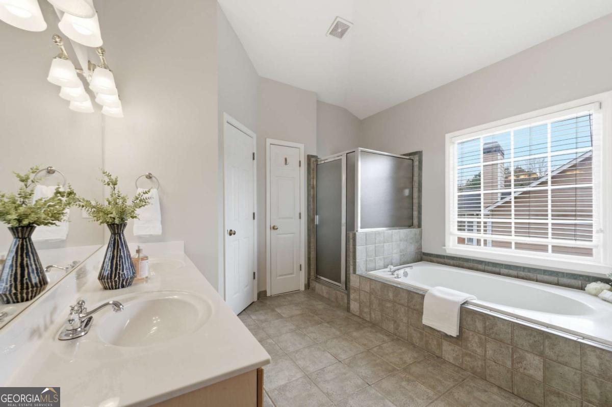 5465 Vinings Lake Way SW