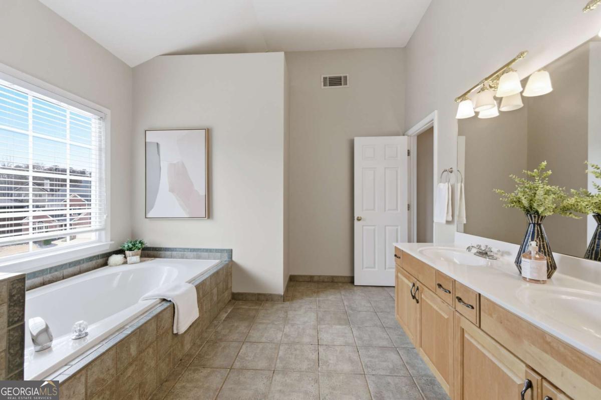 5465 Vinings Lake Way SW