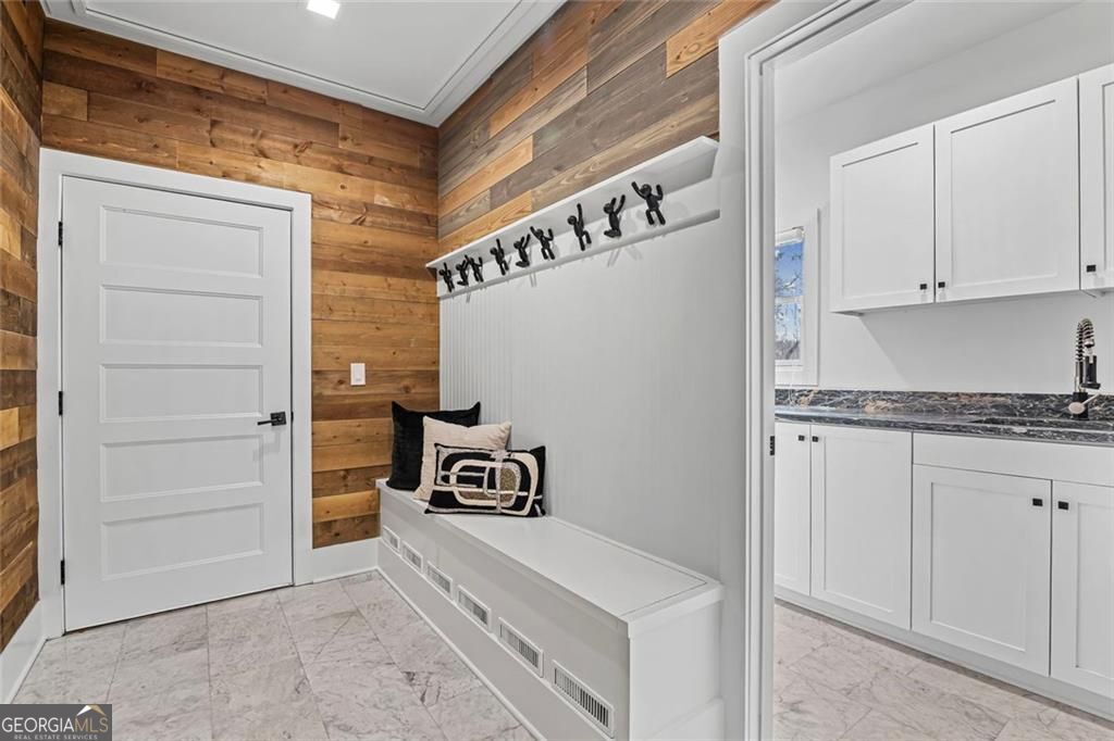 6260 River Overlook. Drive