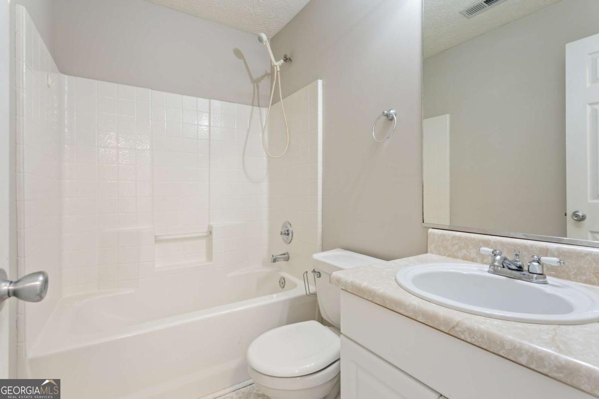 400 Camilla Circle SW