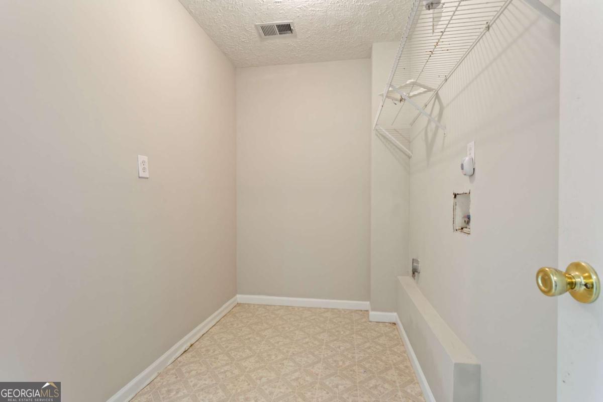 400 Camilla Circle SW