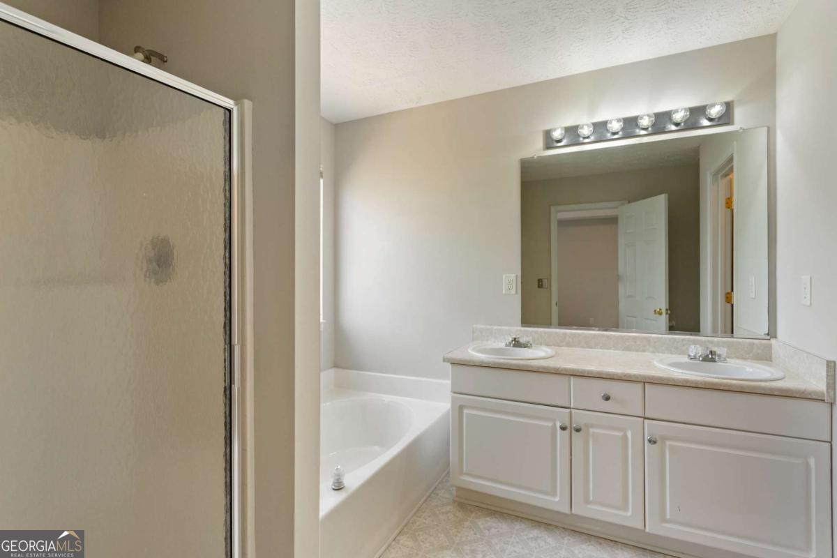 400 Camilla Circle SW