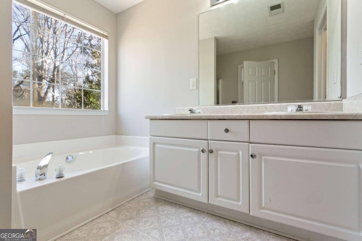 400 Camilla Circle SW