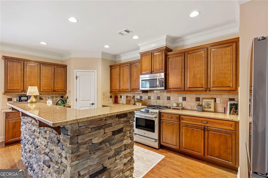 750 Montgomery Avenue