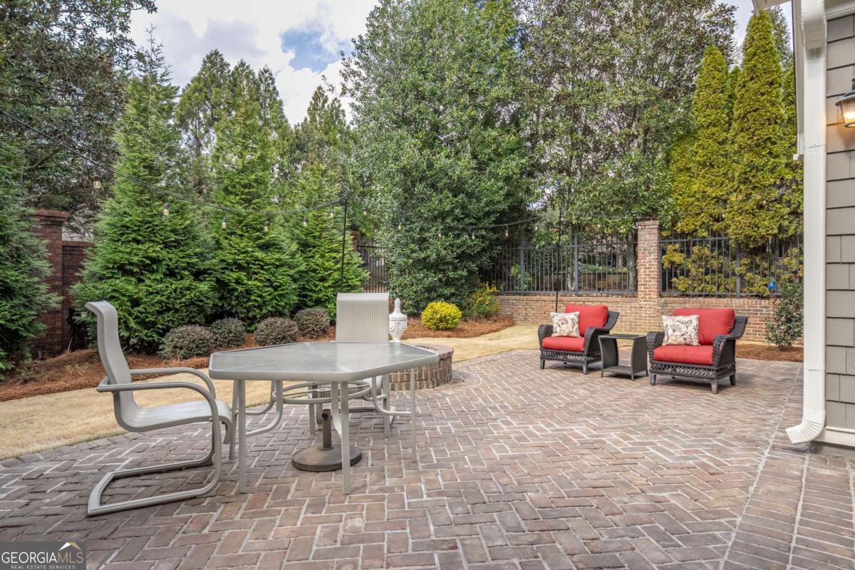 1176 Bluffhaven Way NE