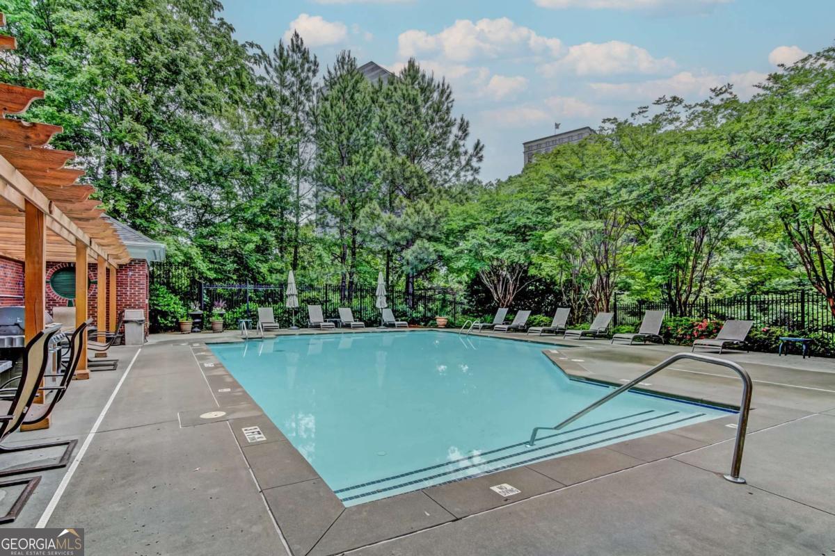 3275 Lenox Road NE # 208
