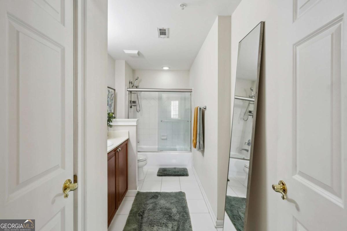 3275 Lenox Road NE # 208