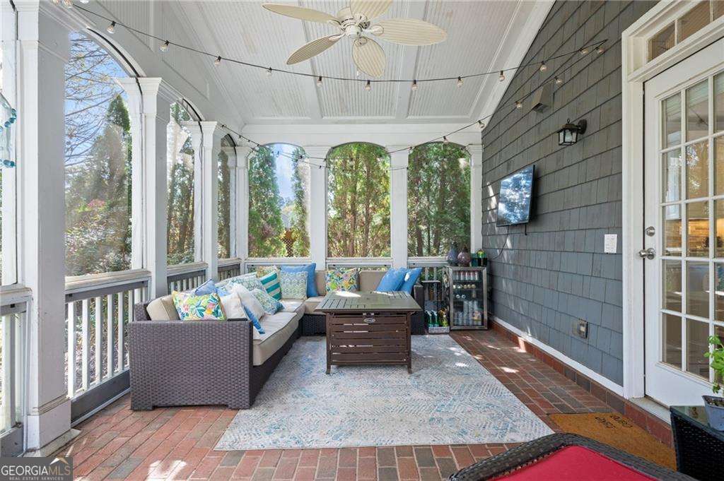 1165 Bluffhaven Way NE