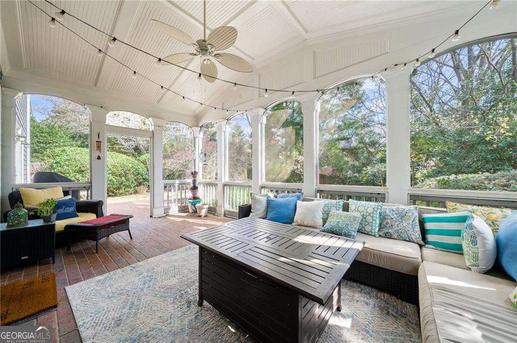 1165 Bluffhaven Way NE