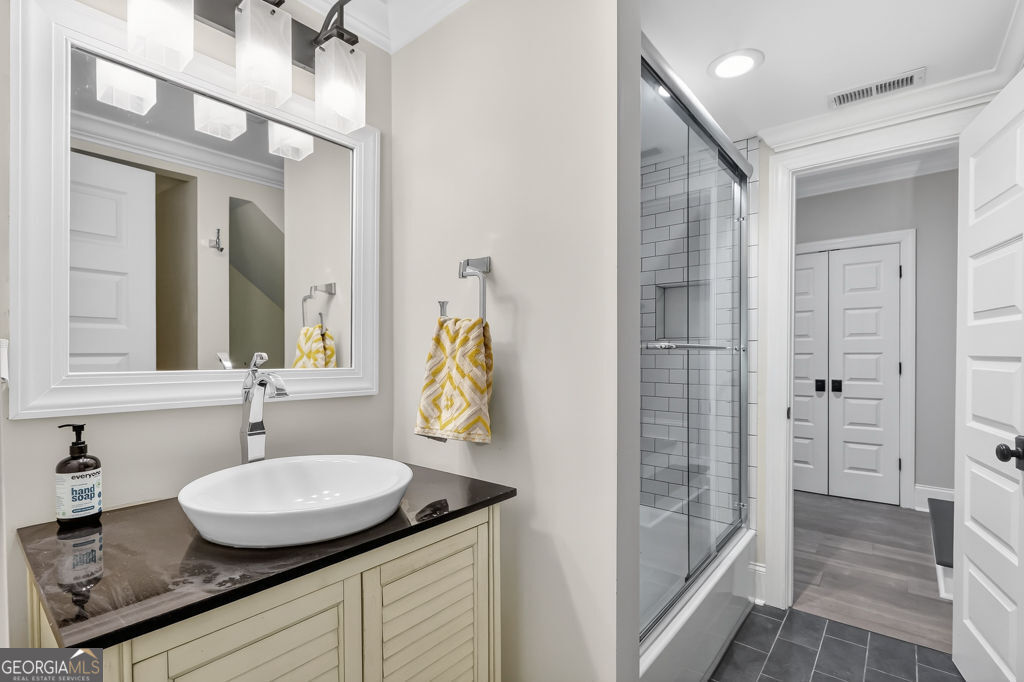 1565 East Bank Drive