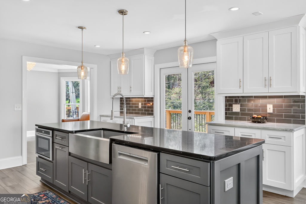 1565 East Bank Drive