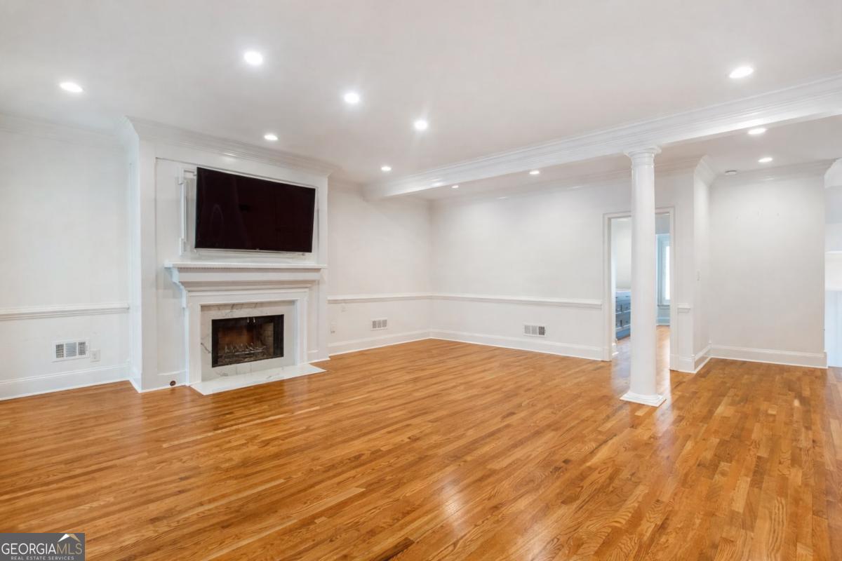 3685 Peachtree Road NE # 10