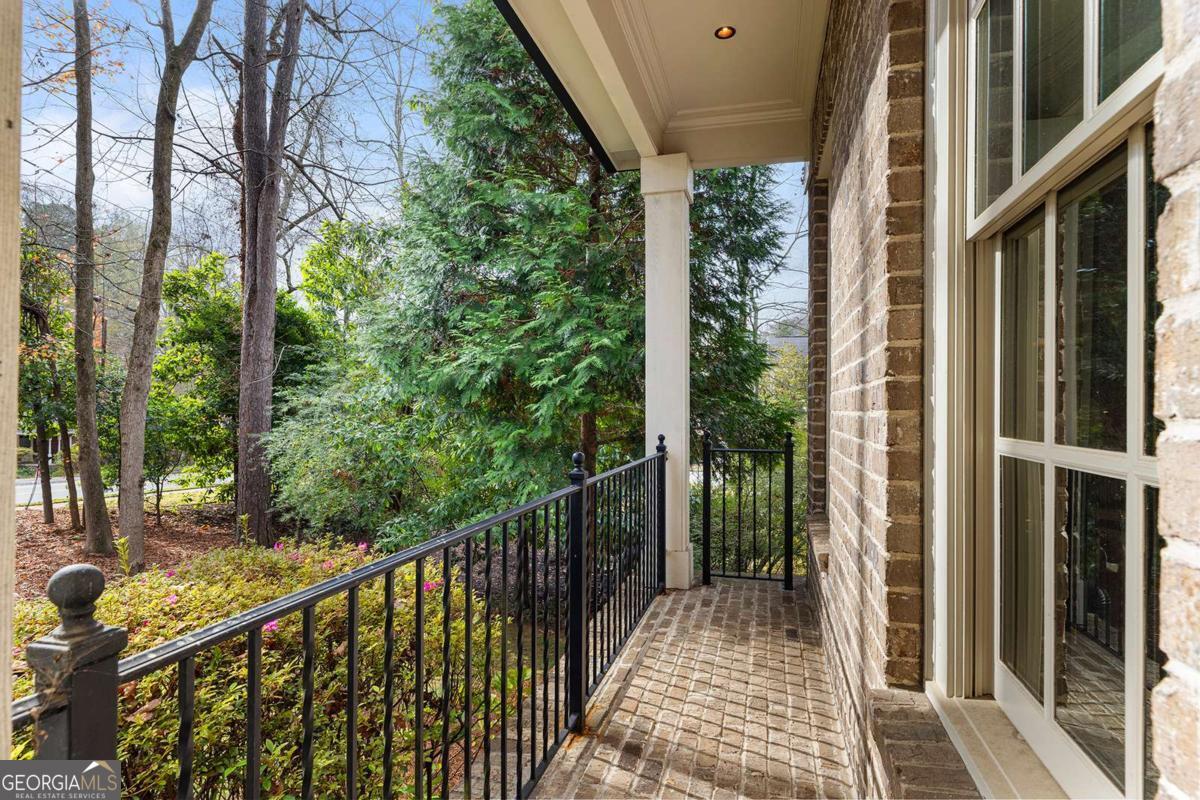590 Windsor Parkway