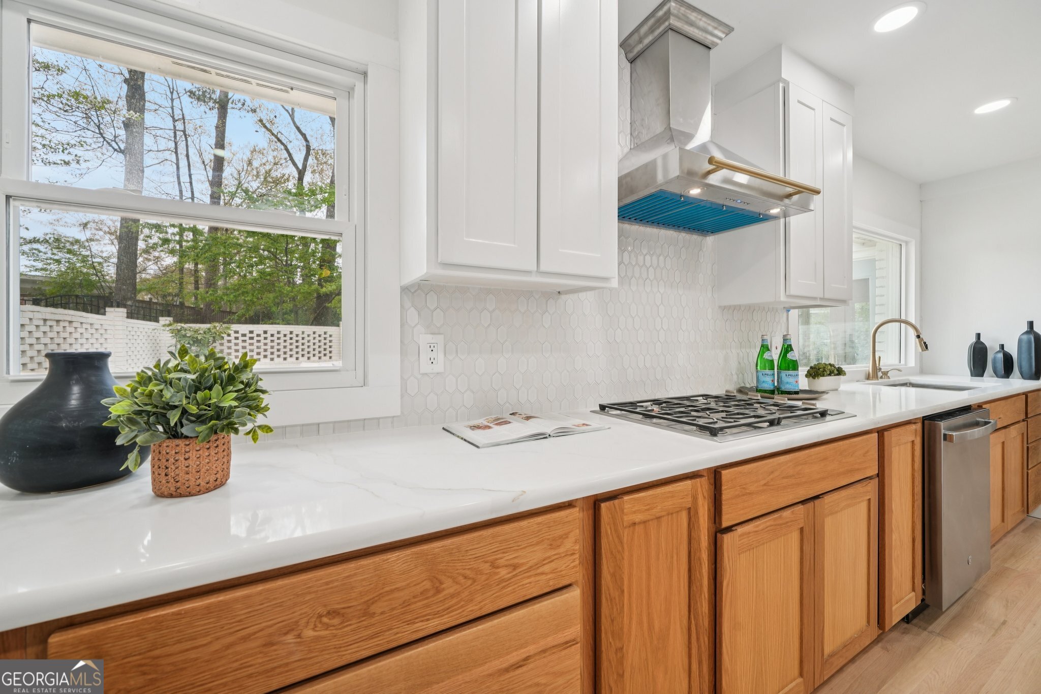 6335 Aberdeen Drive NE