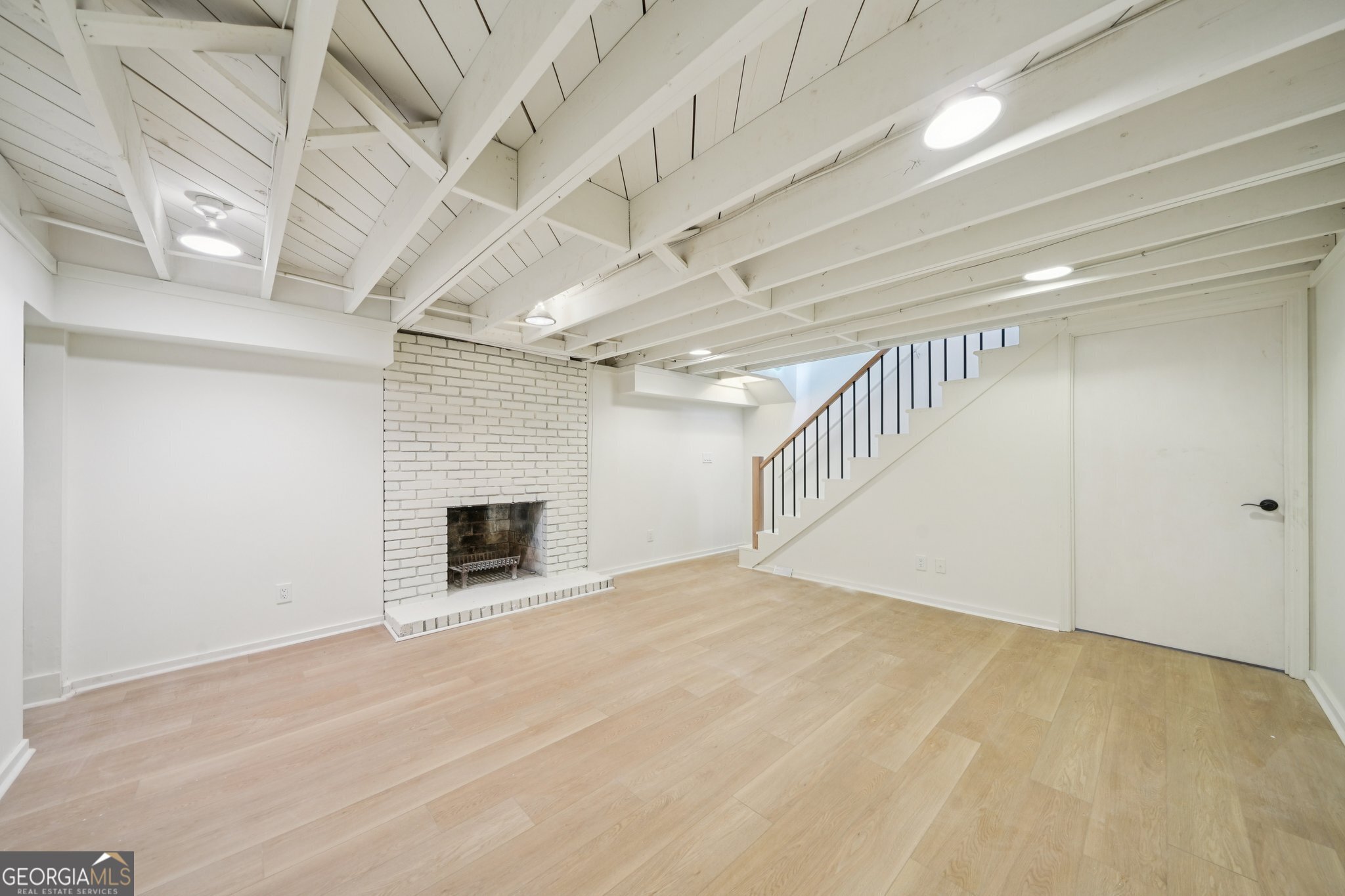 6335 Aberdeen Drive NE