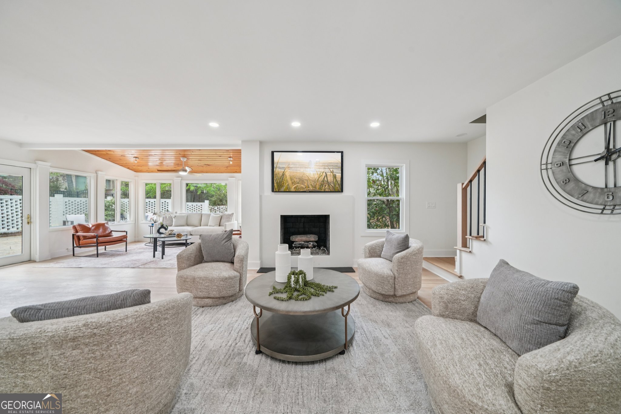 6335 Aberdeen Drive NE