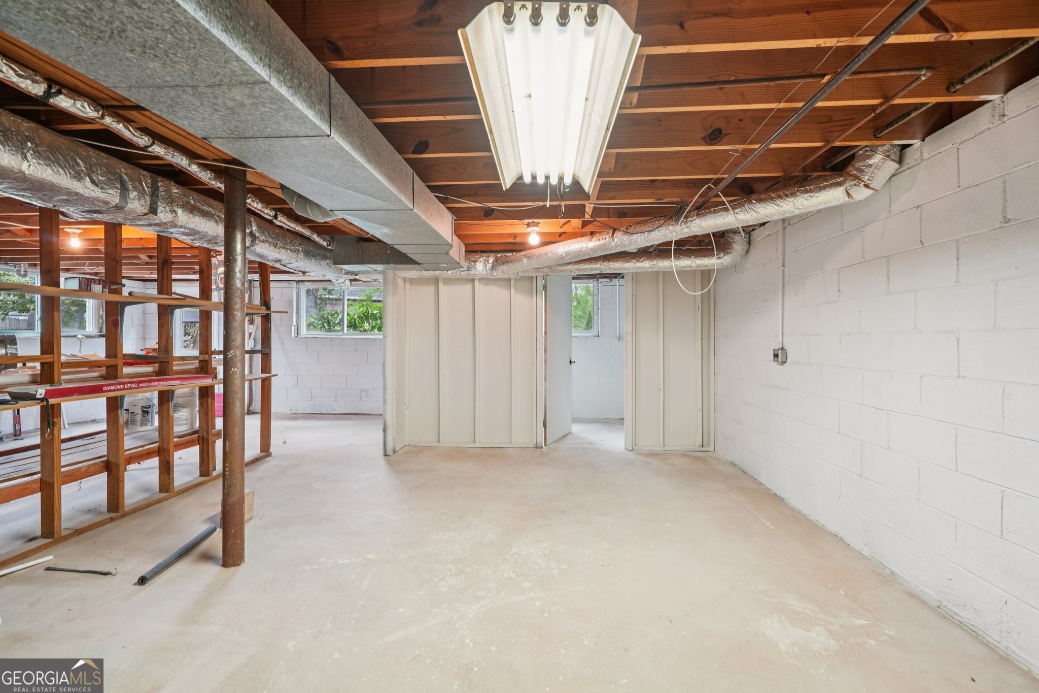 6335 Aberdeen Drive NE