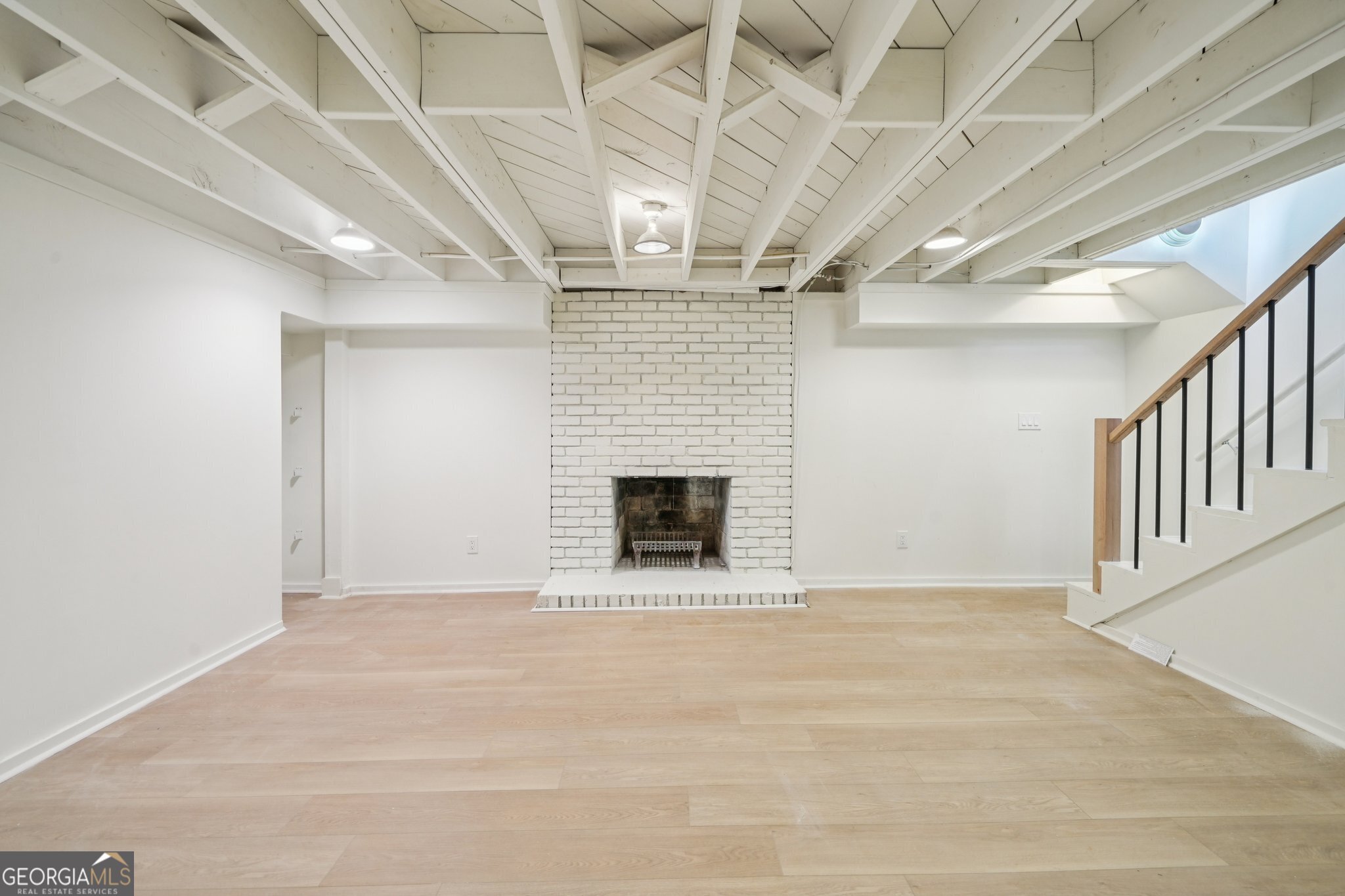 6335 Aberdeen Drive NE