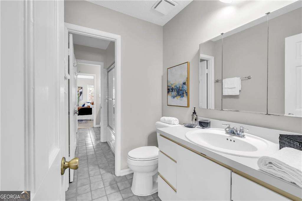 3221 Clairmont North NE