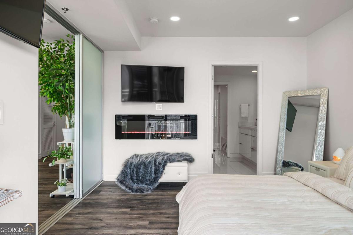 3338 Peachtree Road # 2207