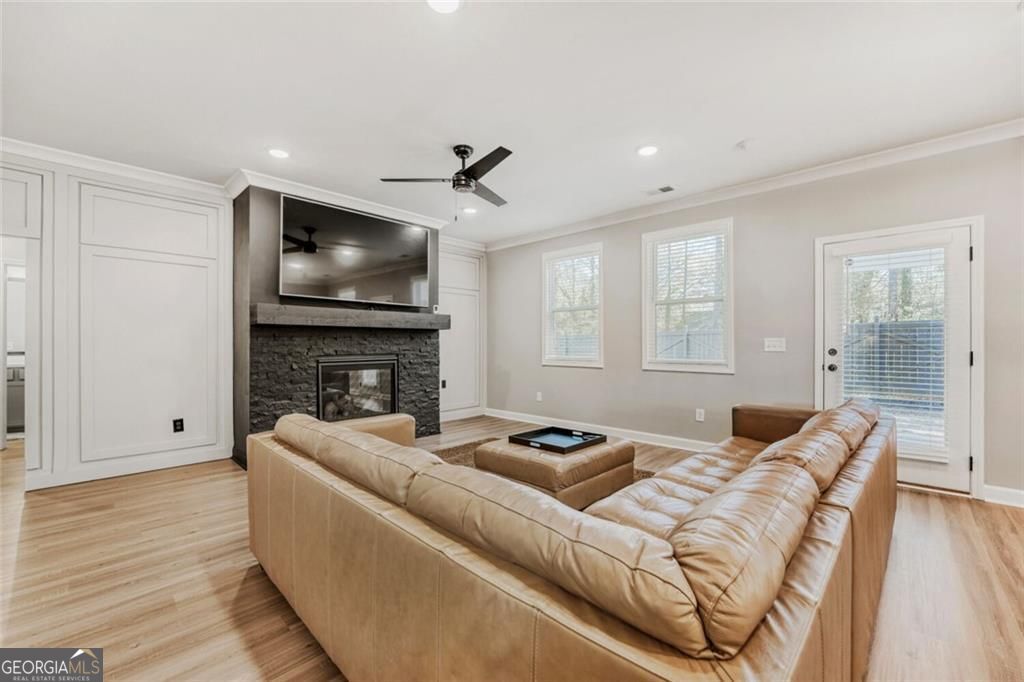 3672 Silvery Way