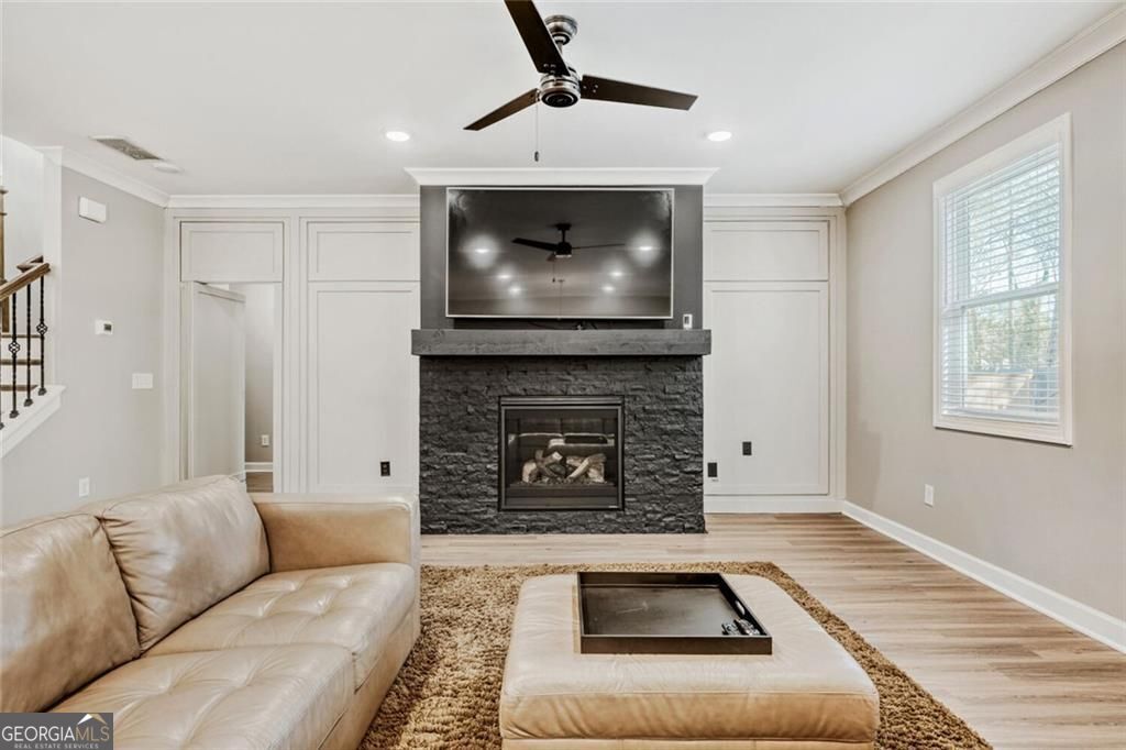3672 Silvery Way