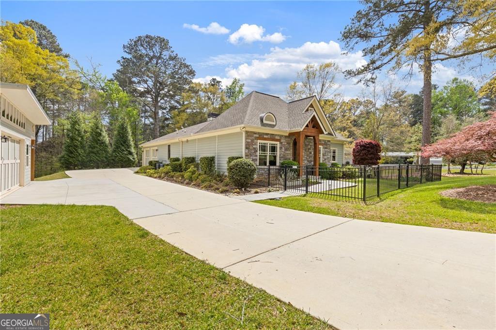 4831 Lakewood Drive