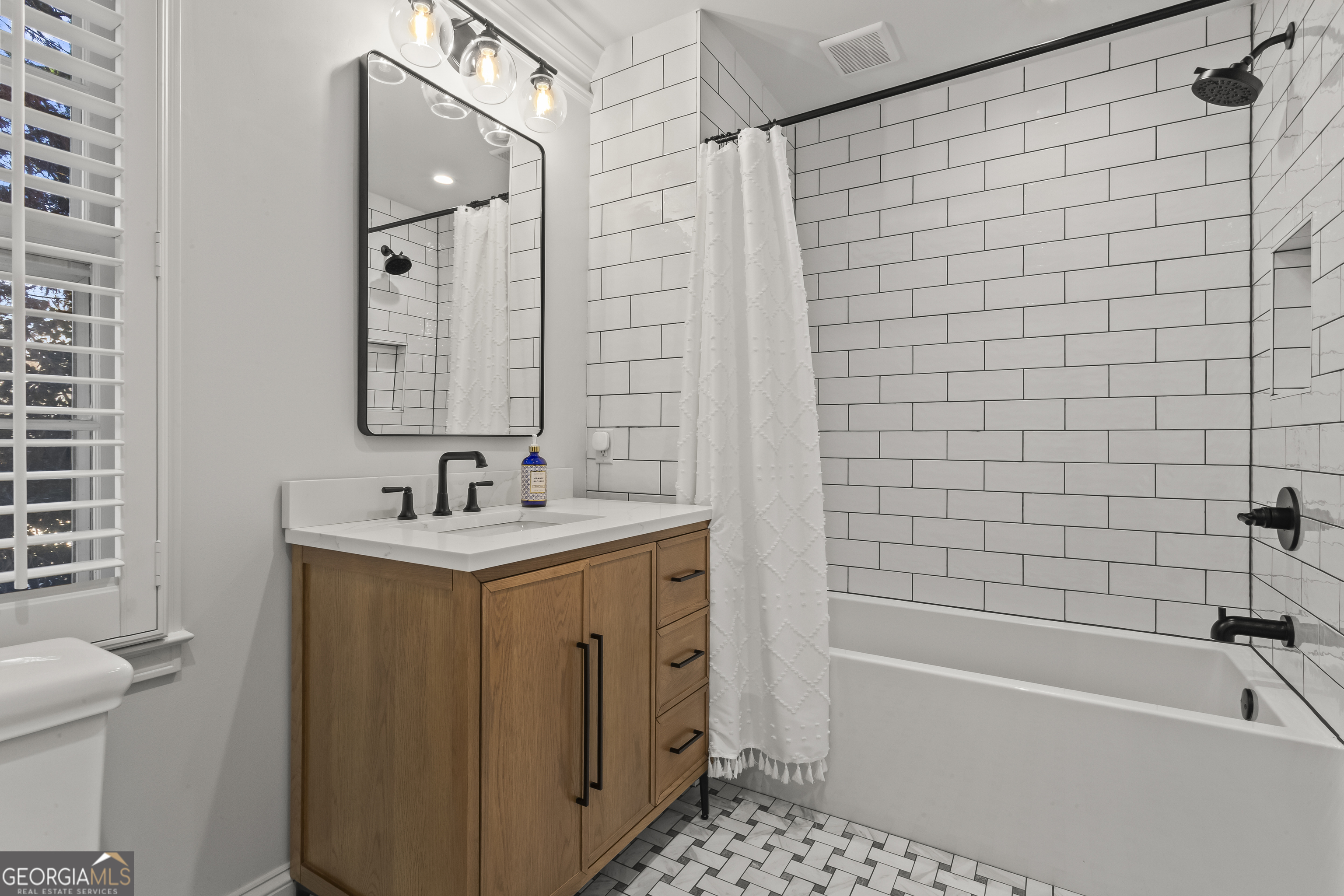 4120 Paran Pointe Drive