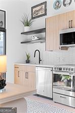 567 Ponce de Leon Avenue # 405