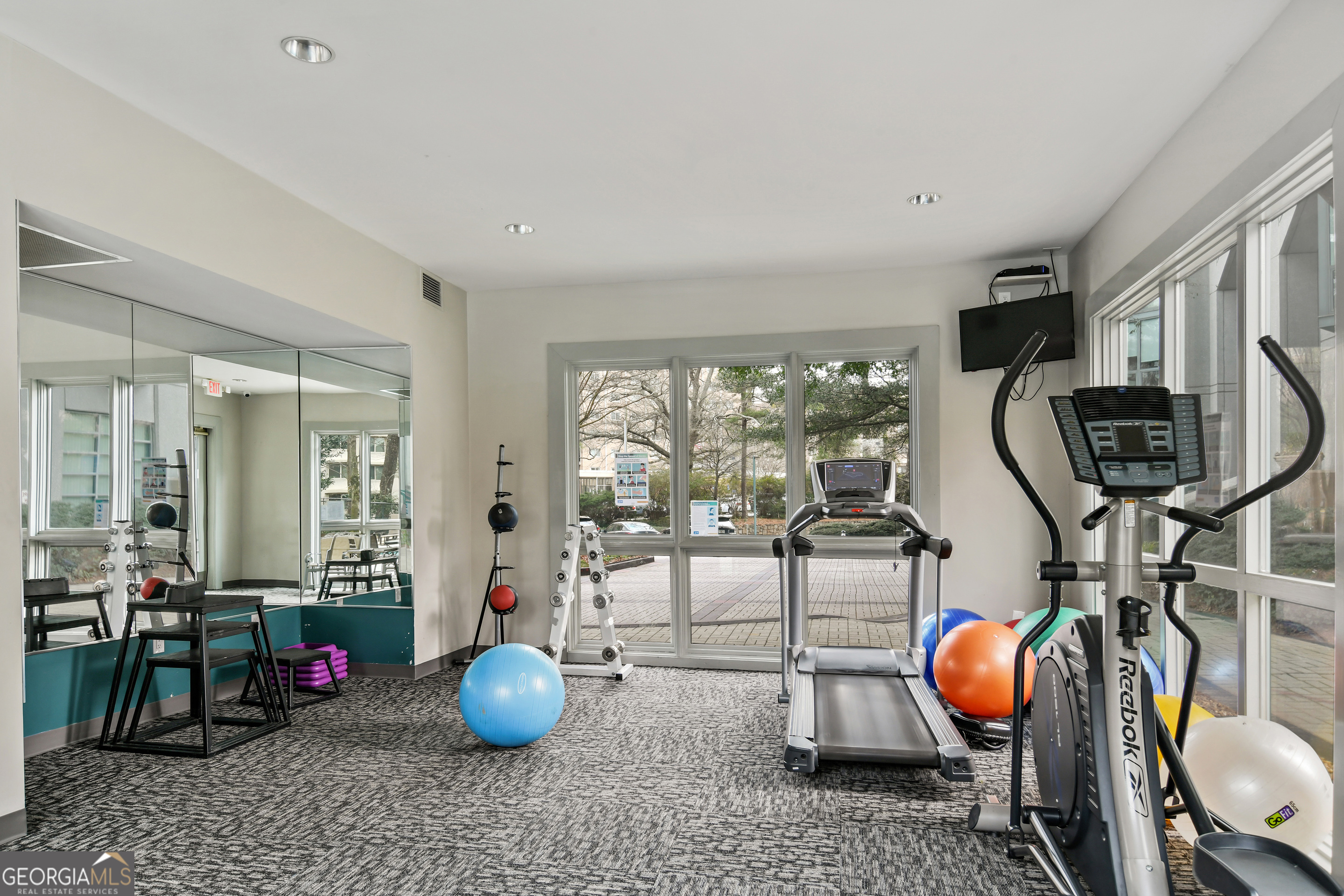 2870 Pharr Court S NW