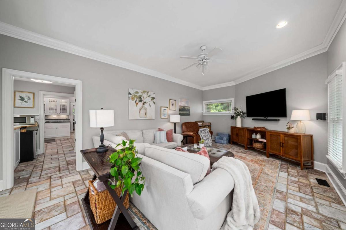 109 Peachtree Hills Avenue NE