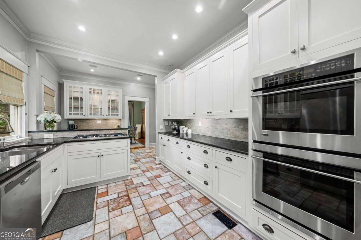 109 Peachtree Hills Avenue NE