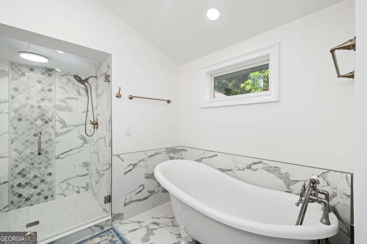109 Peachtree Hills Avenue NE