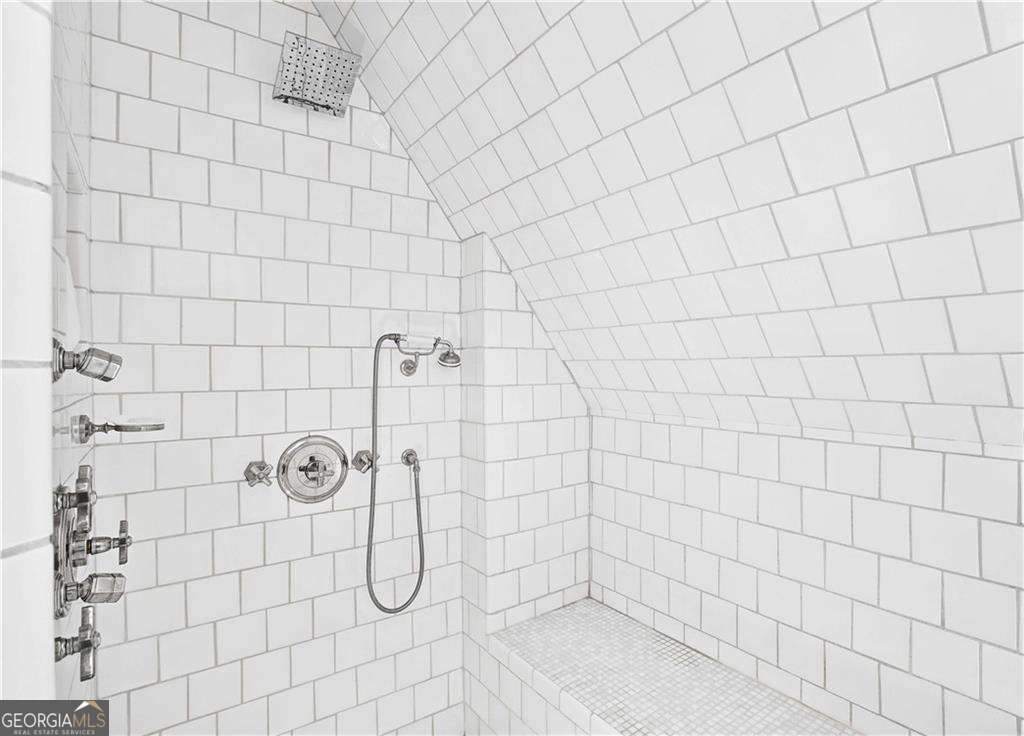 369 Pine Tree Drive NE