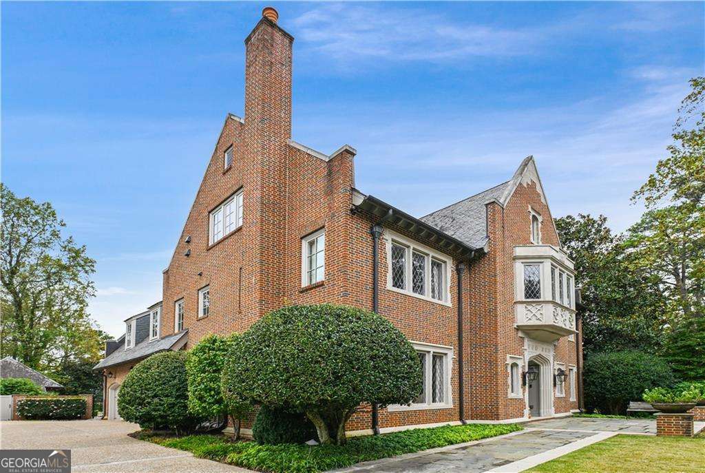 369 Pine Tree Drive NE