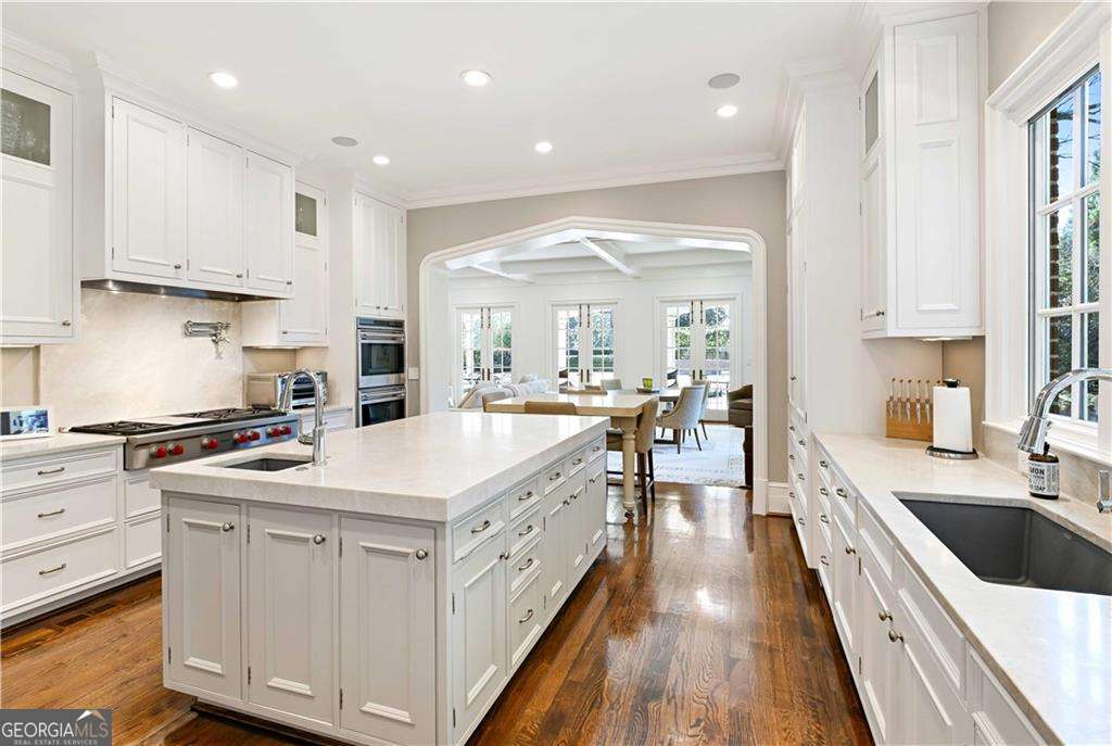 369 Pine Tree Drive NE